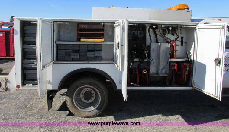 image for item F4152 2006 Ford F550 service truck