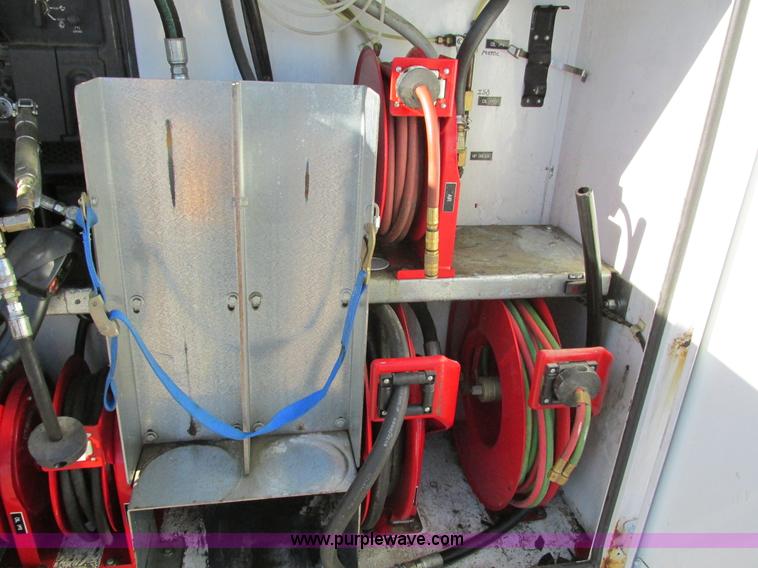 image for item F4152 2006 Ford F550 service truck