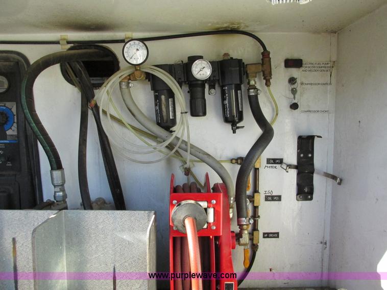 image for item F4152 2006 Ford F550 service truck