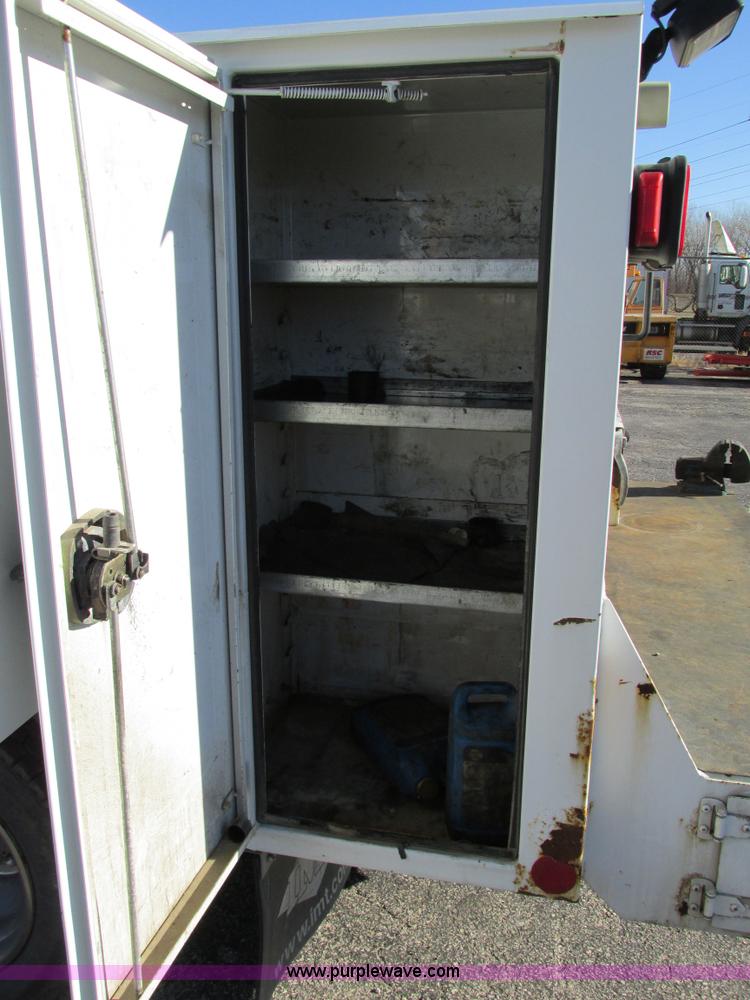 image for item F4152 2006 Ford F550 service truck