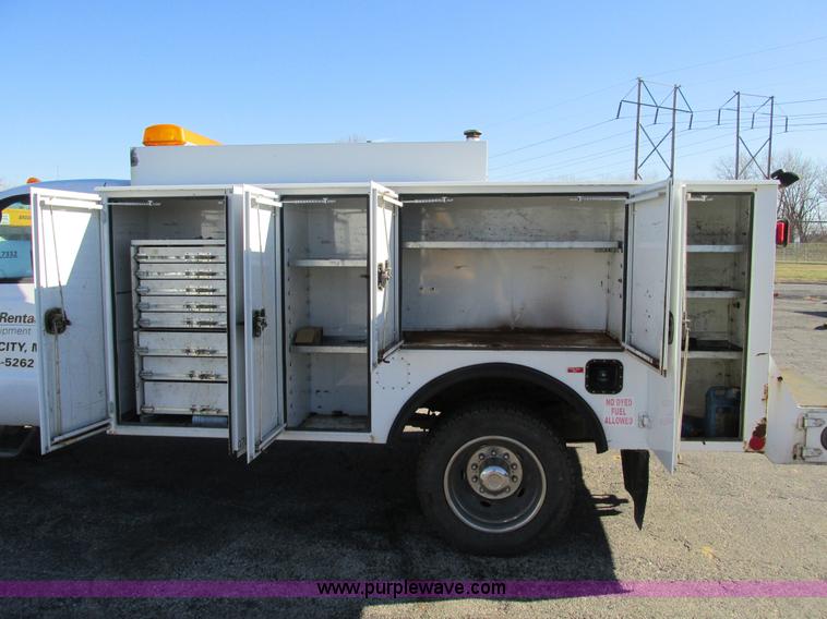 image for item F4152 2006 Ford F550 service truck