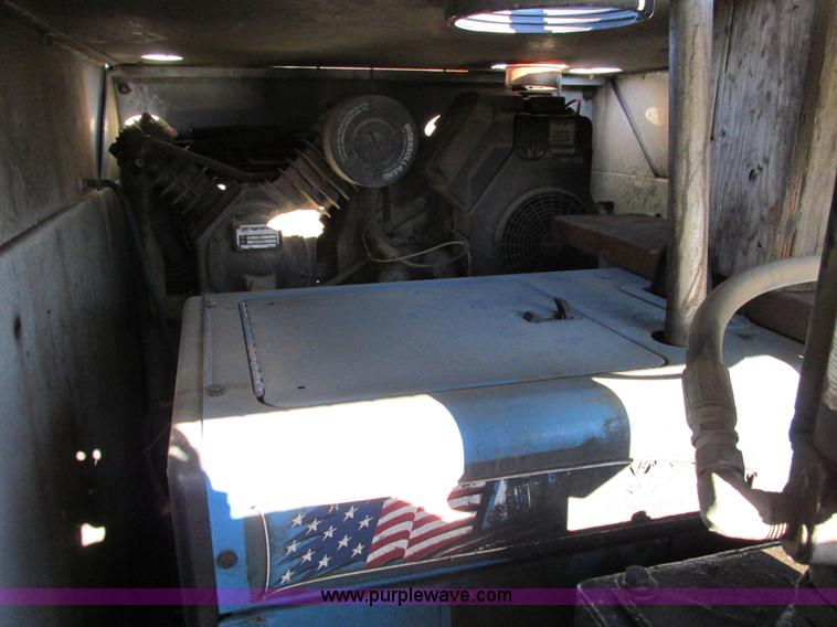 image for item F4152 2006 Ford F550 service truck