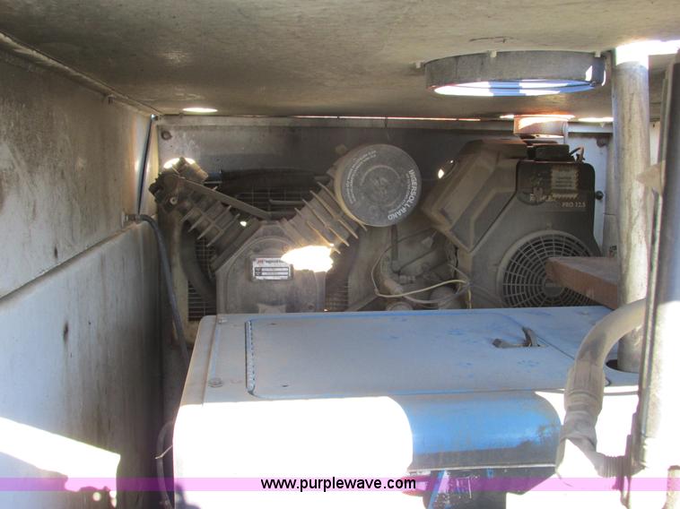 image for item F4152 2006 Ford F550 service truck