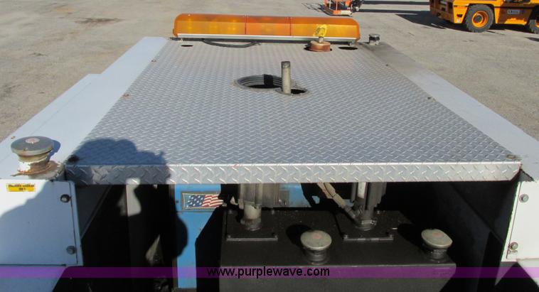 image for item F4152 2006 Ford F550 service truck