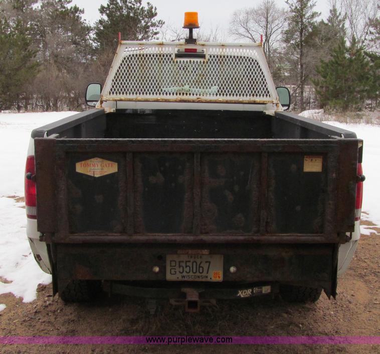 image for item F5881 2006 Ford F350 XL Super Duty pickup truck