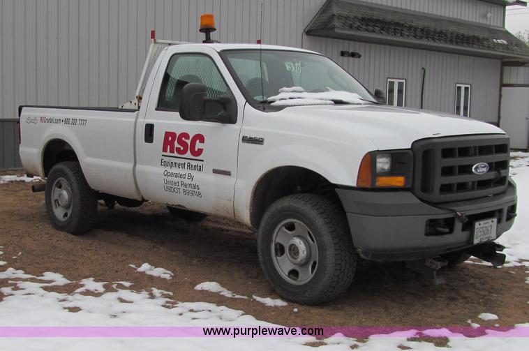 image for item F5881 2006 Ford F350 XL Super Duty pickup truck