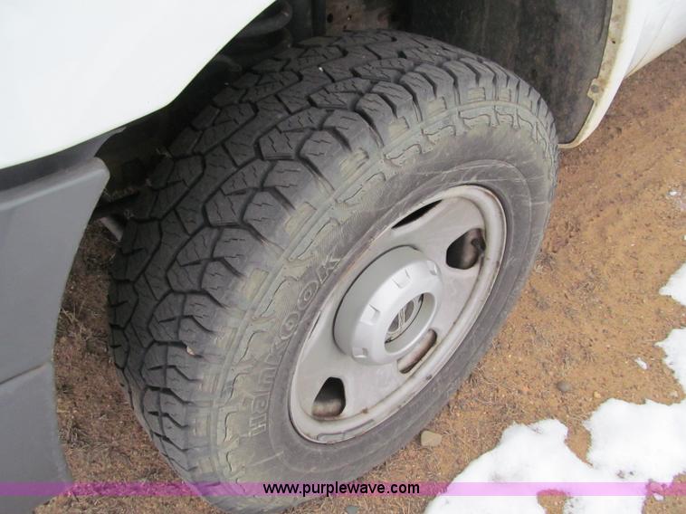 image for item F5881 2006 Ford F350 XL Super Duty pickup truck