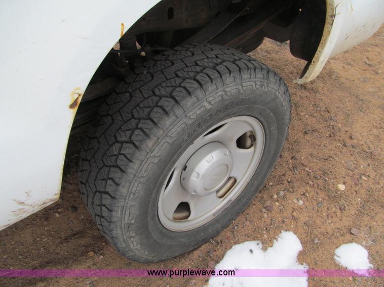 image for item F5881 2006 Ford F350 XL Super Duty pickup truck