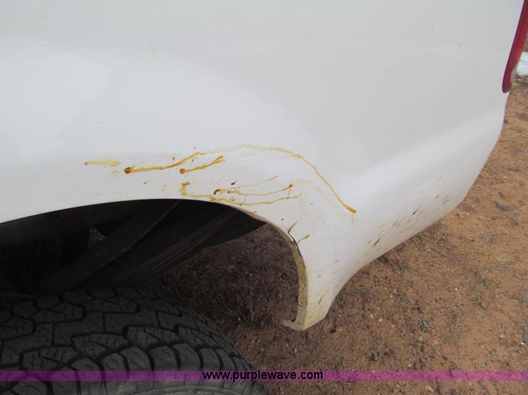 image for item F5881 2006 Ford F350 XL Super Duty pickup truck