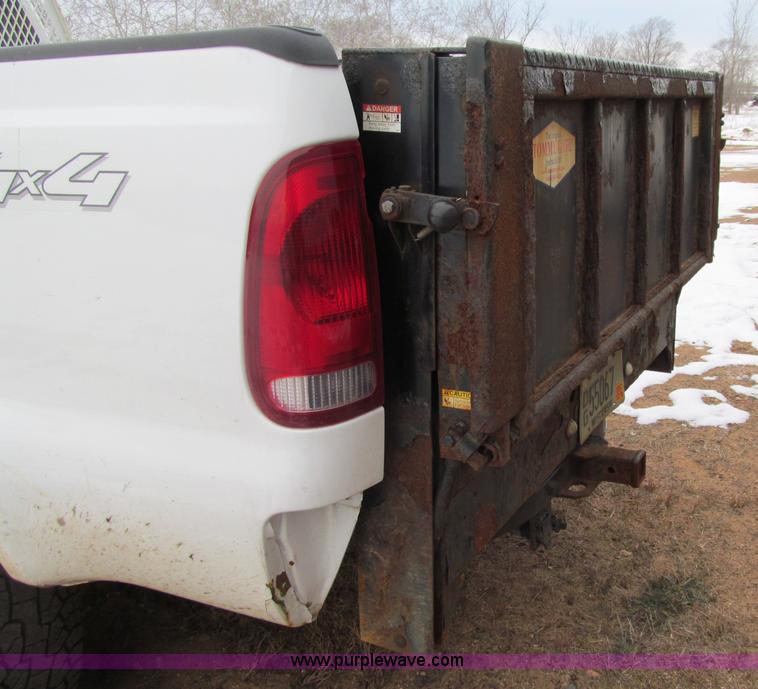 image for item F5881 2006 Ford F350 XL Super Duty pickup truck