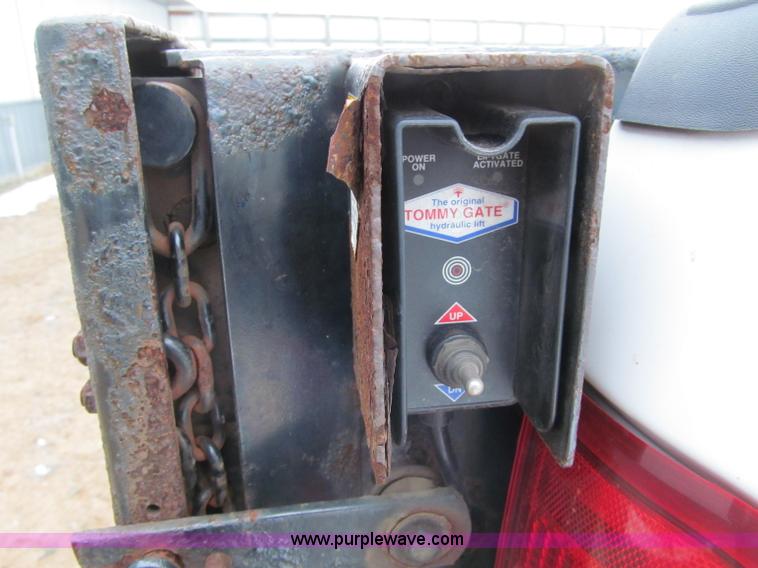 image for item F5881 2006 Ford F350 XL Super Duty pickup truck
