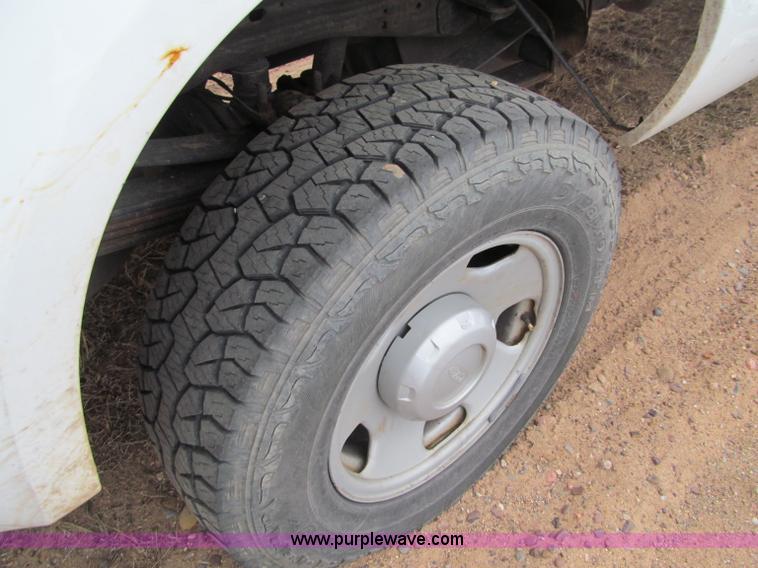 image for item F5881 2006 Ford F350 XL Super Duty pickup truck