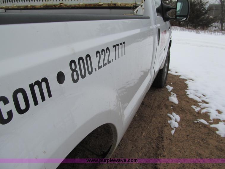 image for item F5881 2006 Ford F350 XL Super Duty pickup truck