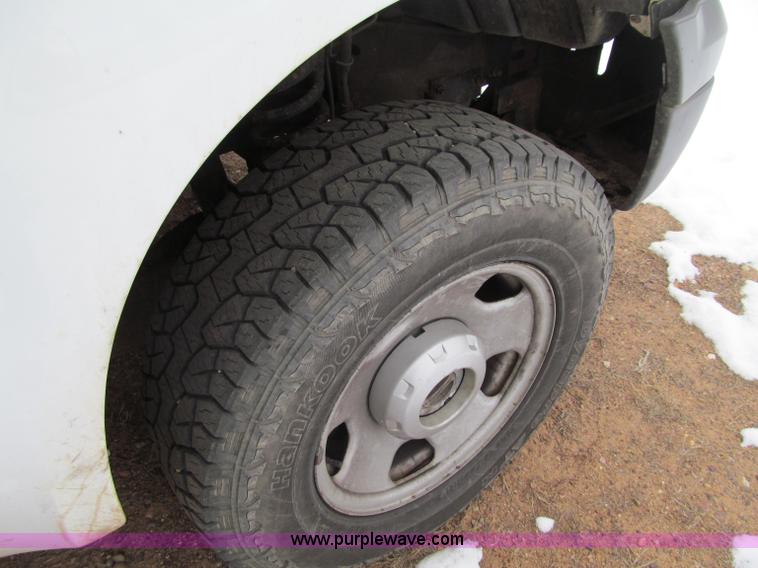 image for item F5881 2006 Ford F350 XL Super Duty pickup truck