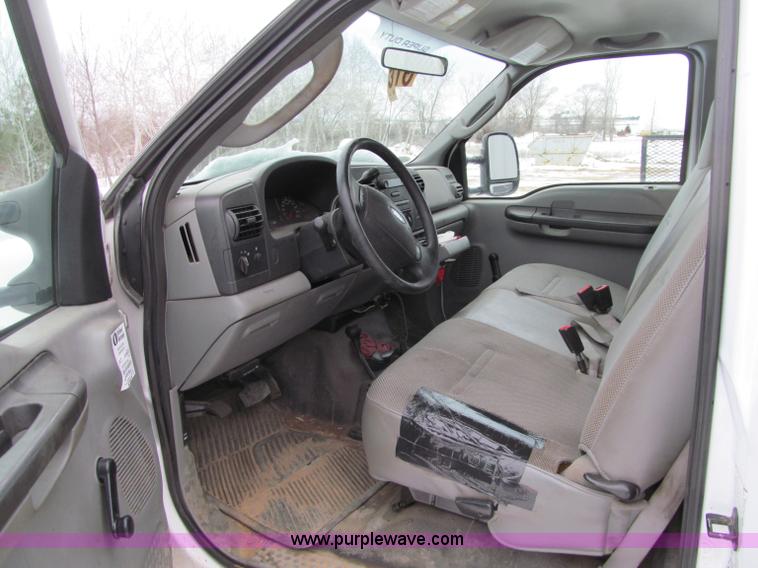 image for item F5881 2006 Ford F350 XL Super Duty pickup truck