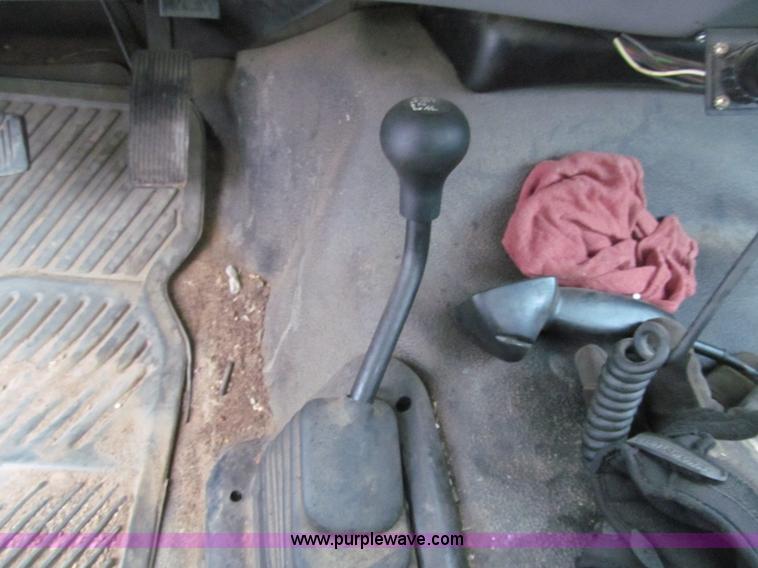 image for item F5881 2006 Ford F350 XL Super Duty pickup truck