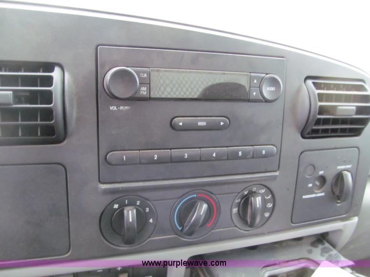image for item F5881 2006 Ford F350 XL Super Duty pickup truck