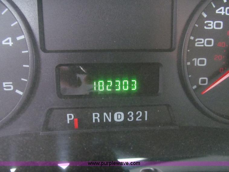 image for item F5881 2006 Ford F350 XL Super Duty pickup truck