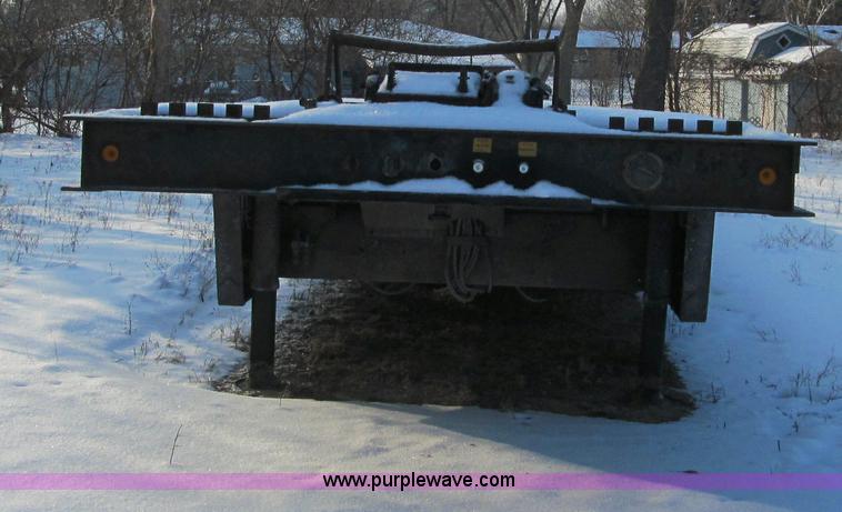 image for item F5882 2006 Ledwell Hydra-Tail triple axle trailer