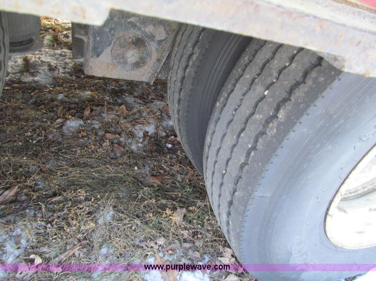 image for item F5882 2006 Ledwell Hydra-Tail triple axle trailer