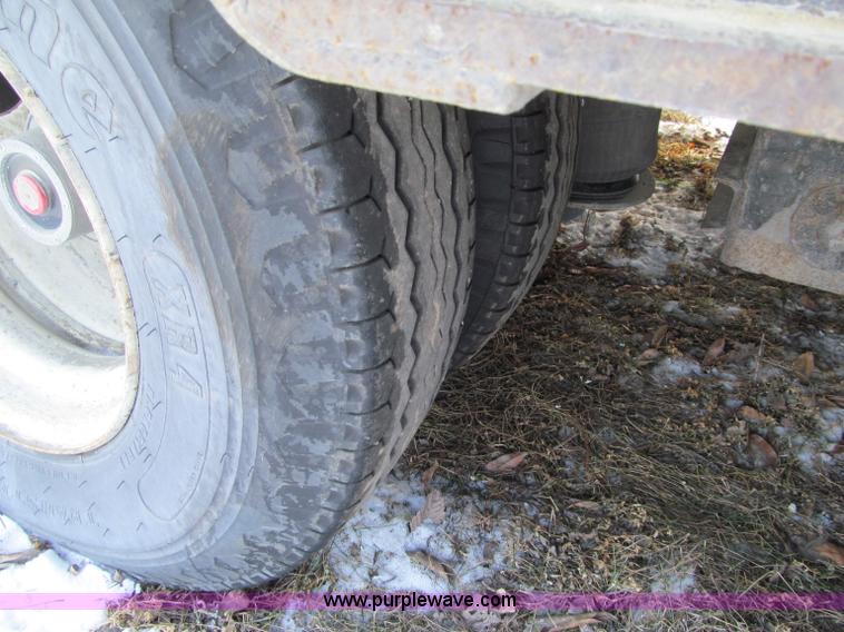 image for item F5882 2006 Ledwell Hydra-Tail triple axle trailer
