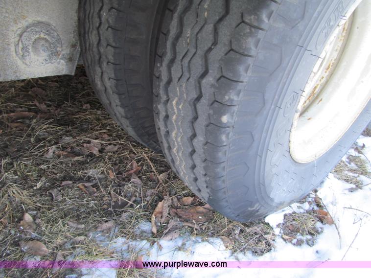 image for item F5882 2006 Ledwell Hydra-Tail triple axle trailer