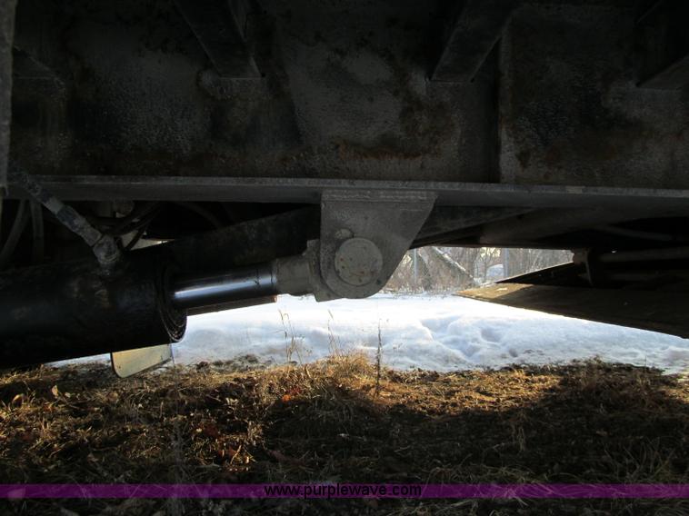 image for item F5882 2006 Ledwell Hydra-Tail triple axle trailer