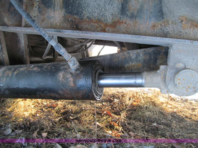 image for item F5882 2006 Ledwell Hydra-Tail triple axle trailer