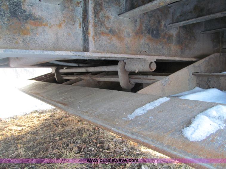 image for item F5882 2006 Ledwell Hydra-Tail triple axle trailer