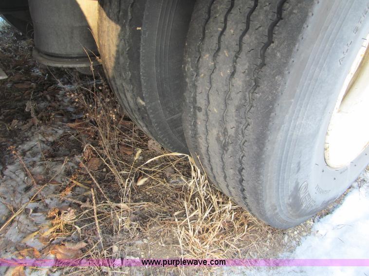 image for item F5882 2006 Ledwell Hydra-Tail triple axle trailer