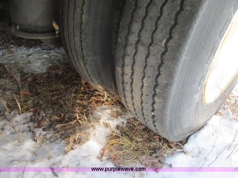 image for item F5882 2006 Ledwell Hydra-Tail triple axle trailer