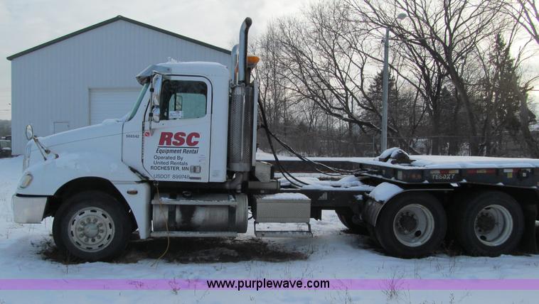 image for item F5883 2005 Freightliner Columbia CL120ST semi truck