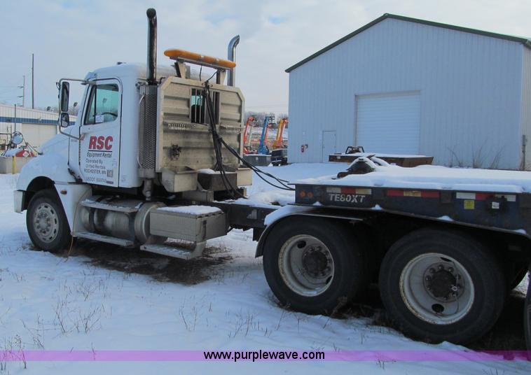 image for item F5883 2005 Freightliner Columbia CL120ST semi truck