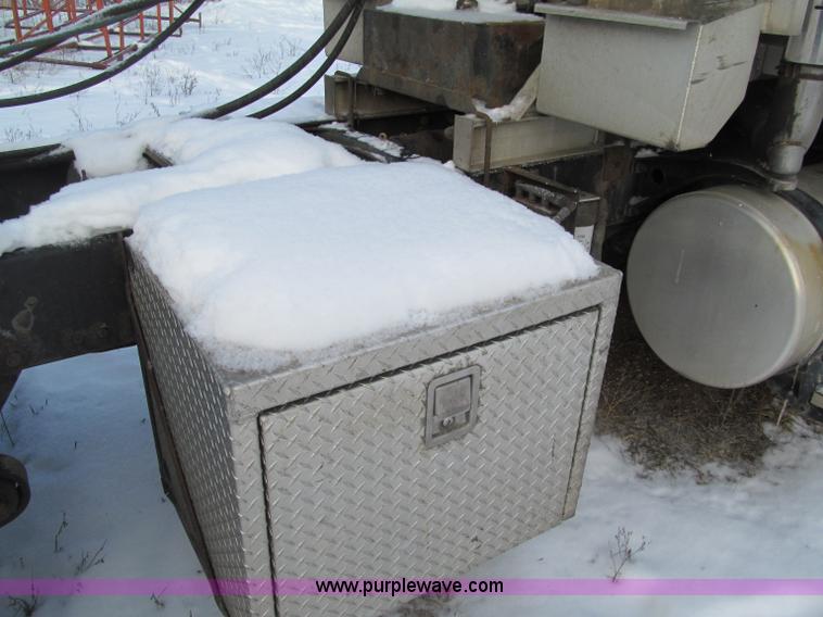 image for item F5883 2005 Freightliner Columbia CL120ST semi truck