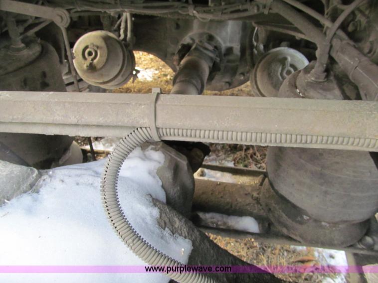 image for item F5883 2005 Freightliner Columbia CL120ST semi truck