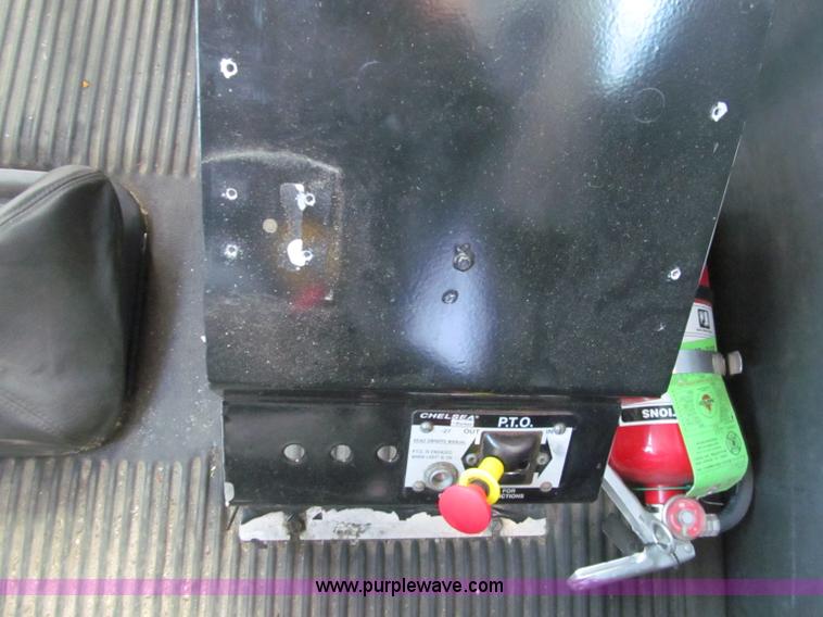 image for item F5883 2005 Freightliner Columbia CL120ST semi truck