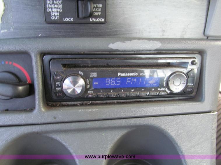 image for item F5883 2005 Freightliner Columbia CL120ST semi truck