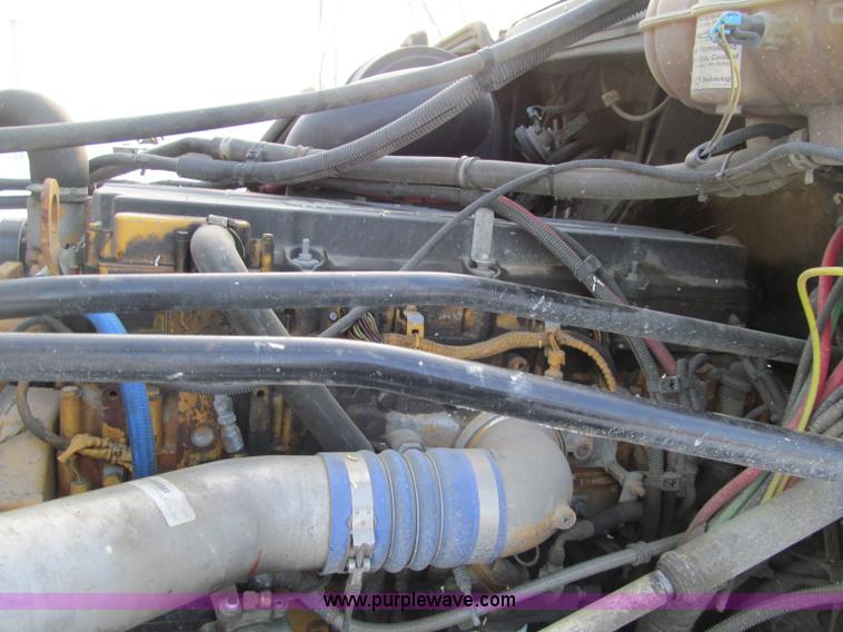 image for item F5883 2005 Freightliner Columbia CL120ST semi truck