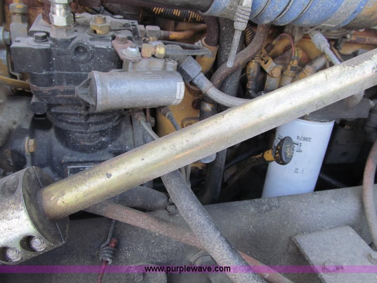 image for item F5883 2005 Freightliner Columbia CL120ST semi truck
