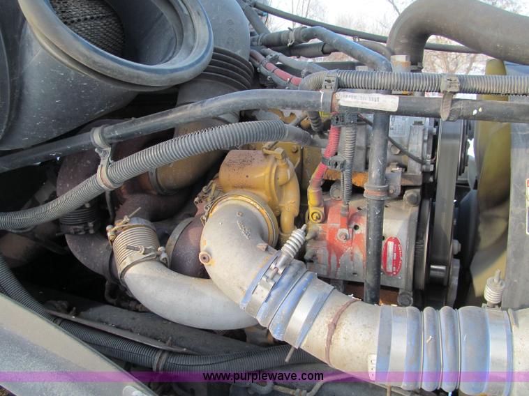 image for item F5883 2005 Freightliner Columbia CL120ST semi truck