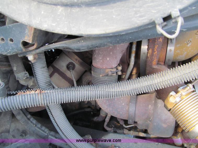 image for item F5883 2005 Freightliner Columbia CL120ST semi truck
