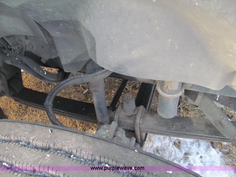 image for item F5883 2005 Freightliner Columbia CL120ST semi truck