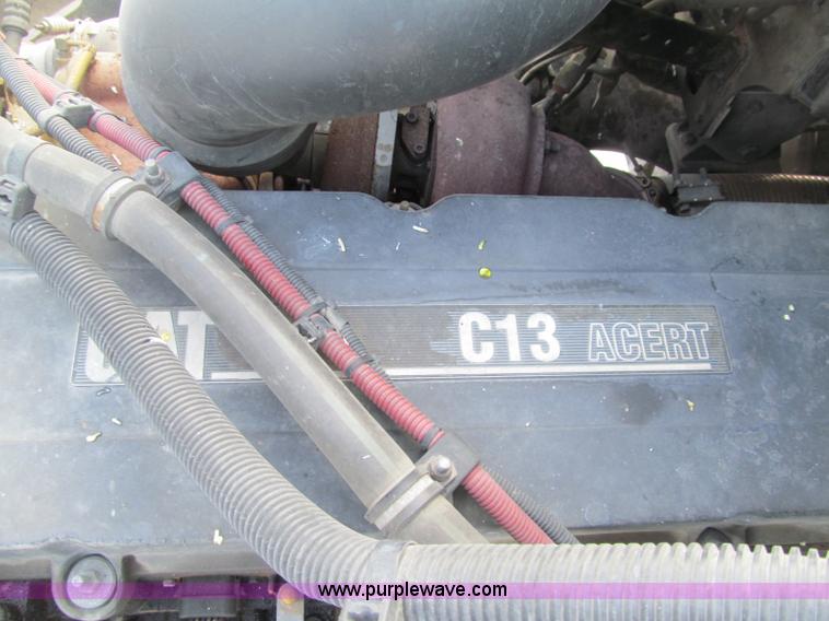 image for item F5883 2005 Freightliner Columbia CL120ST semi truck