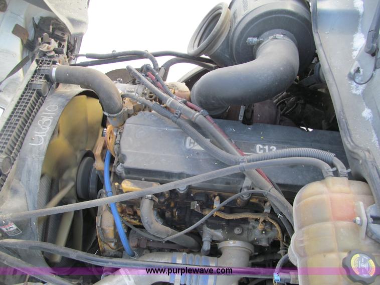 image for item F5883 2005 Freightliner Columbia CL120ST semi truck