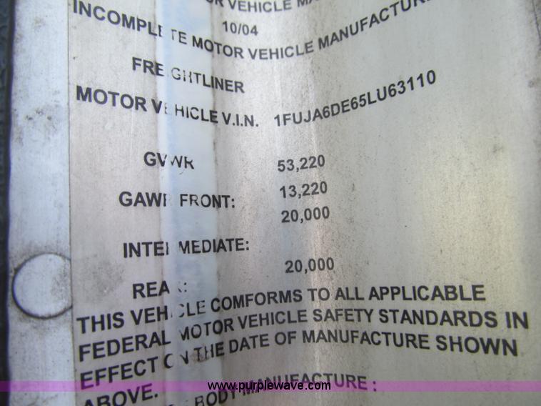 image for item F5883 2005 Freightliner Columbia CL120ST semi truck