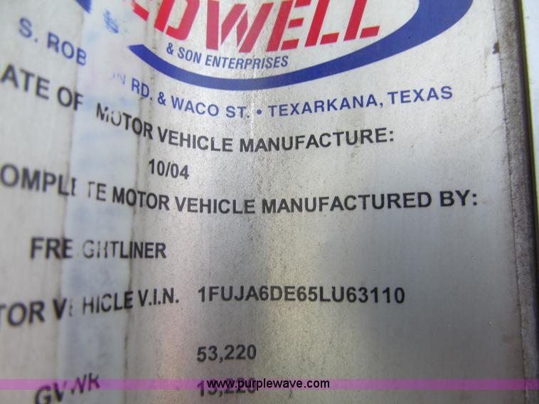 image for item F5883 2005 Freightliner Columbia CL120ST semi truck