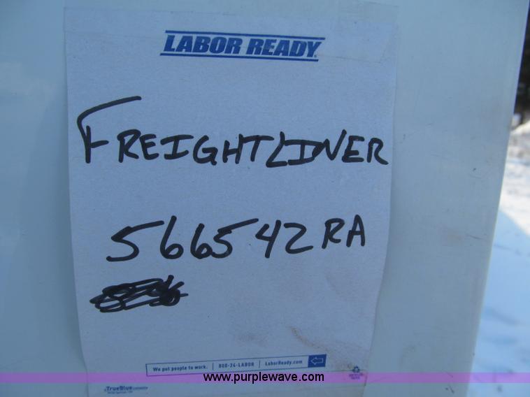 image for item F5883 2005 Freightliner Columbia CL120ST semi truck