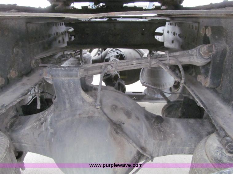 image for item D7022 2007 Volvo VNL TA semi truck