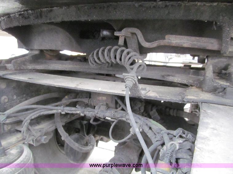 image for item D7022 2007 Volvo VNL TA semi truck