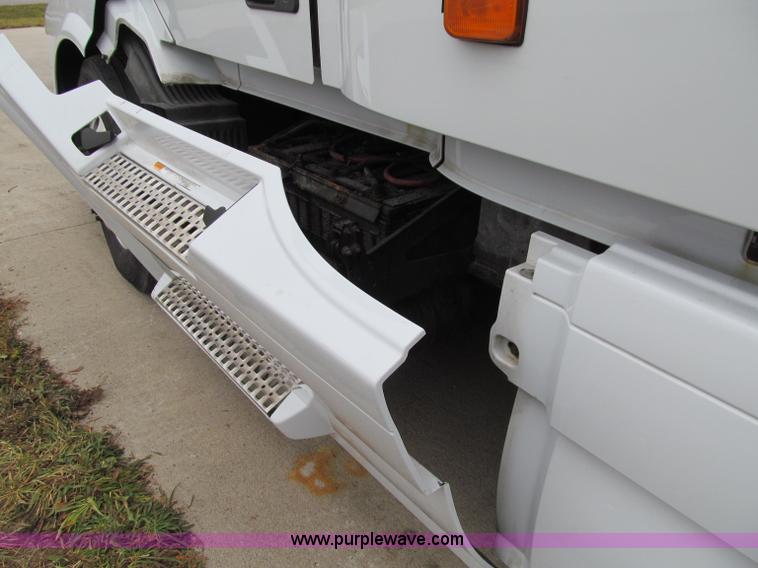 image for item D7022 2007 Volvo VNL TA semi truck